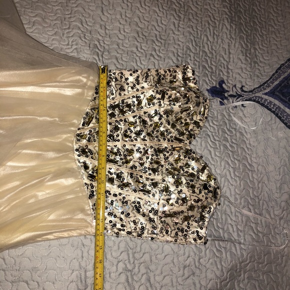 This is an exquisite gown. It’s ready for dancing. - Picture 5 of 8